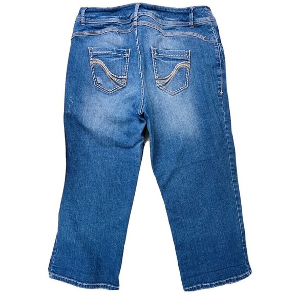 Lane Bryant Genius Fit Capris Womens 16 Distressed Mid Rise Medium Wash Big Butt - Picture 5 of 5